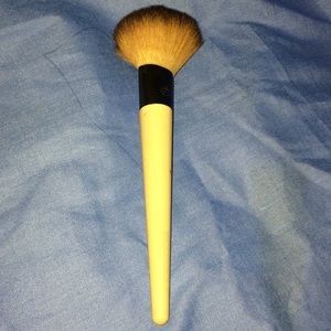 Makeup brush